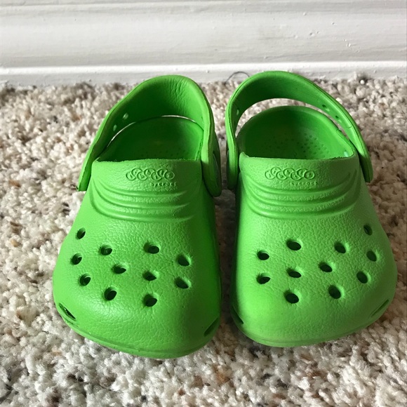 boys croc sandals